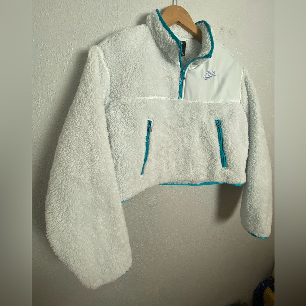 Light Blue Women’s Cropped Nike Fleece